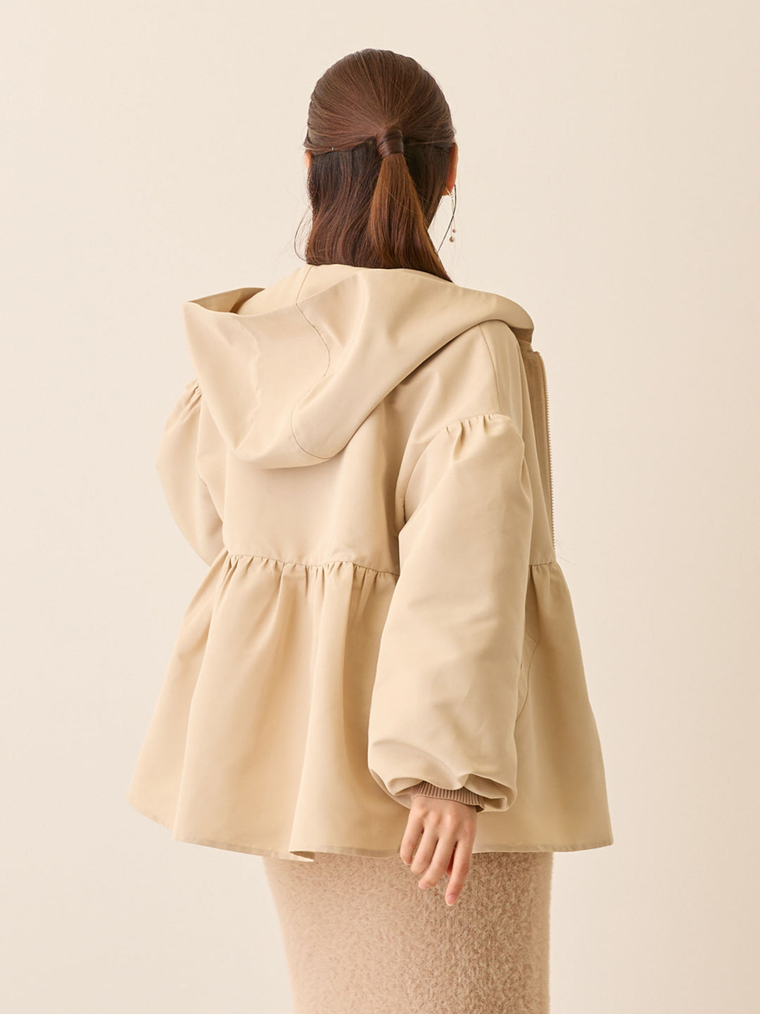 フード付きペプラムライトアウター Beige