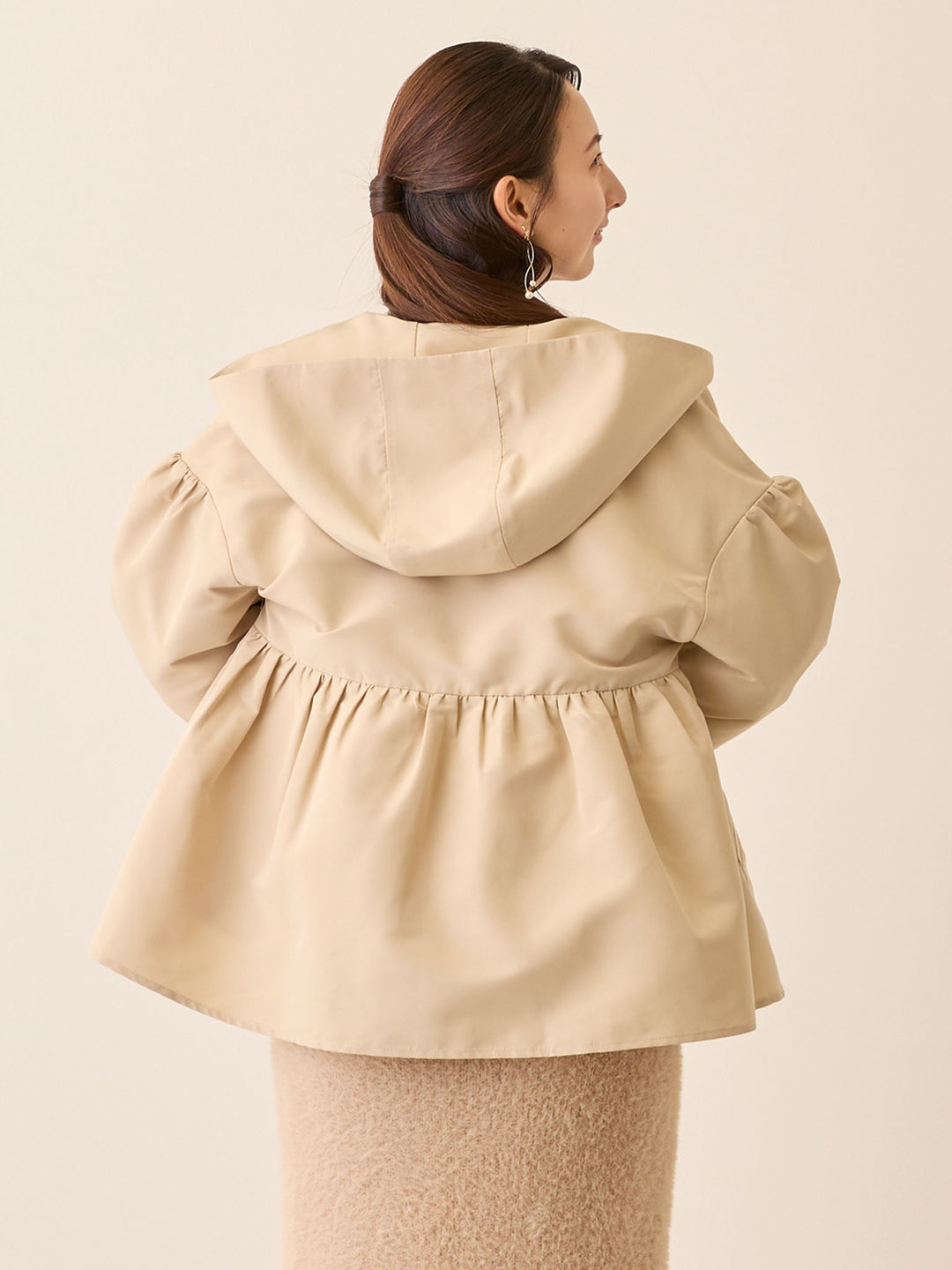 フード付きペプラムライトアウター Beige