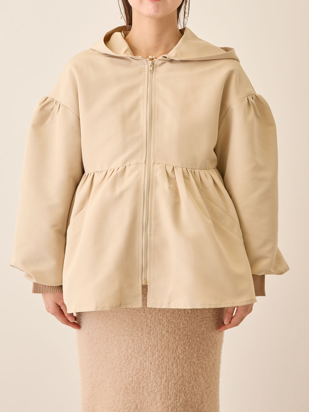 フード付きペプラムライトアウター Beige