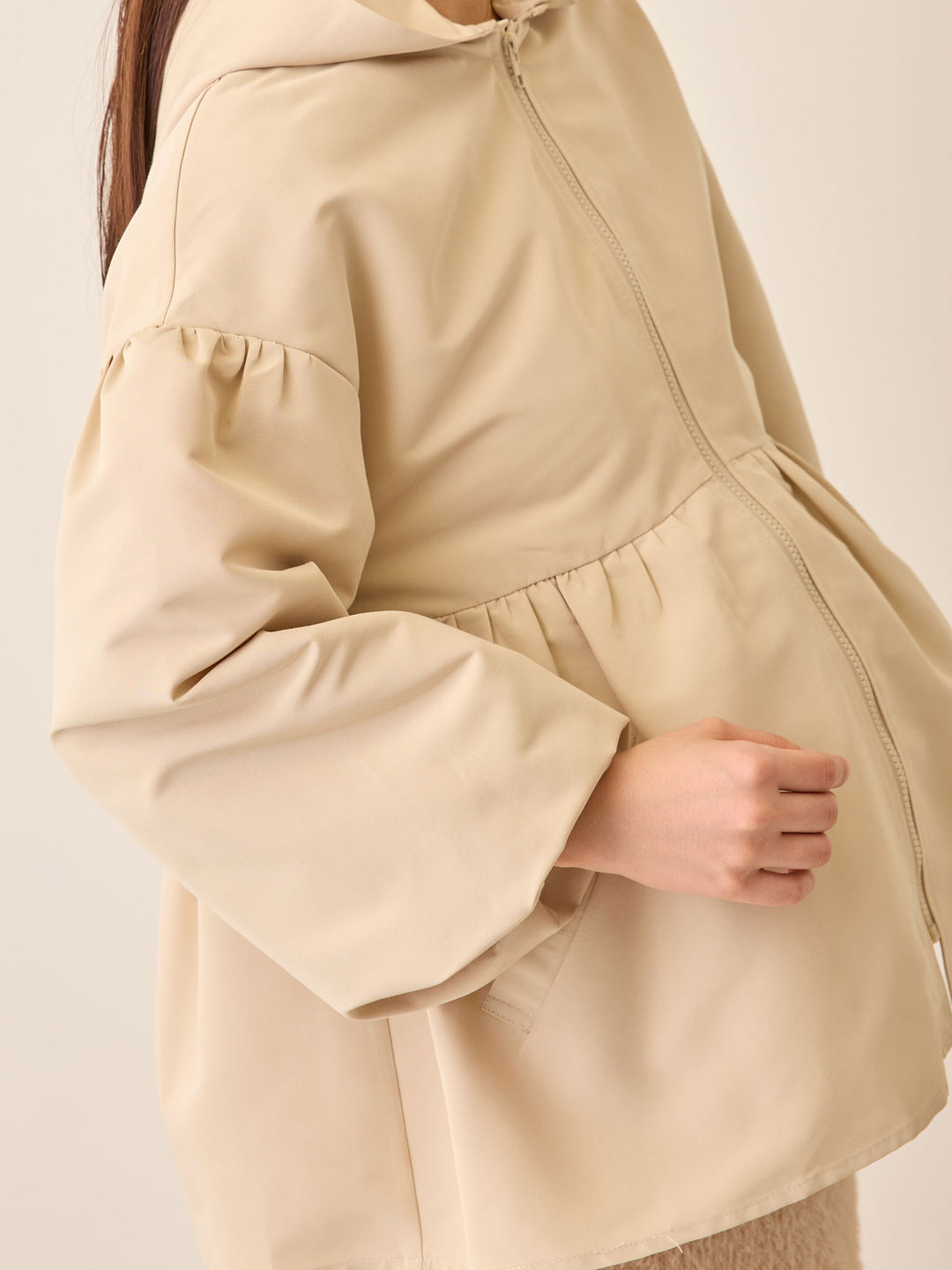 フード付きペプラムライトアウター Beige