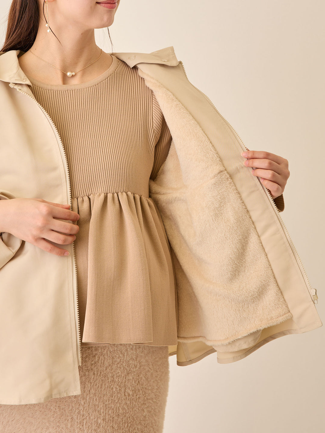 フード付きペプラムライトアウター Beige