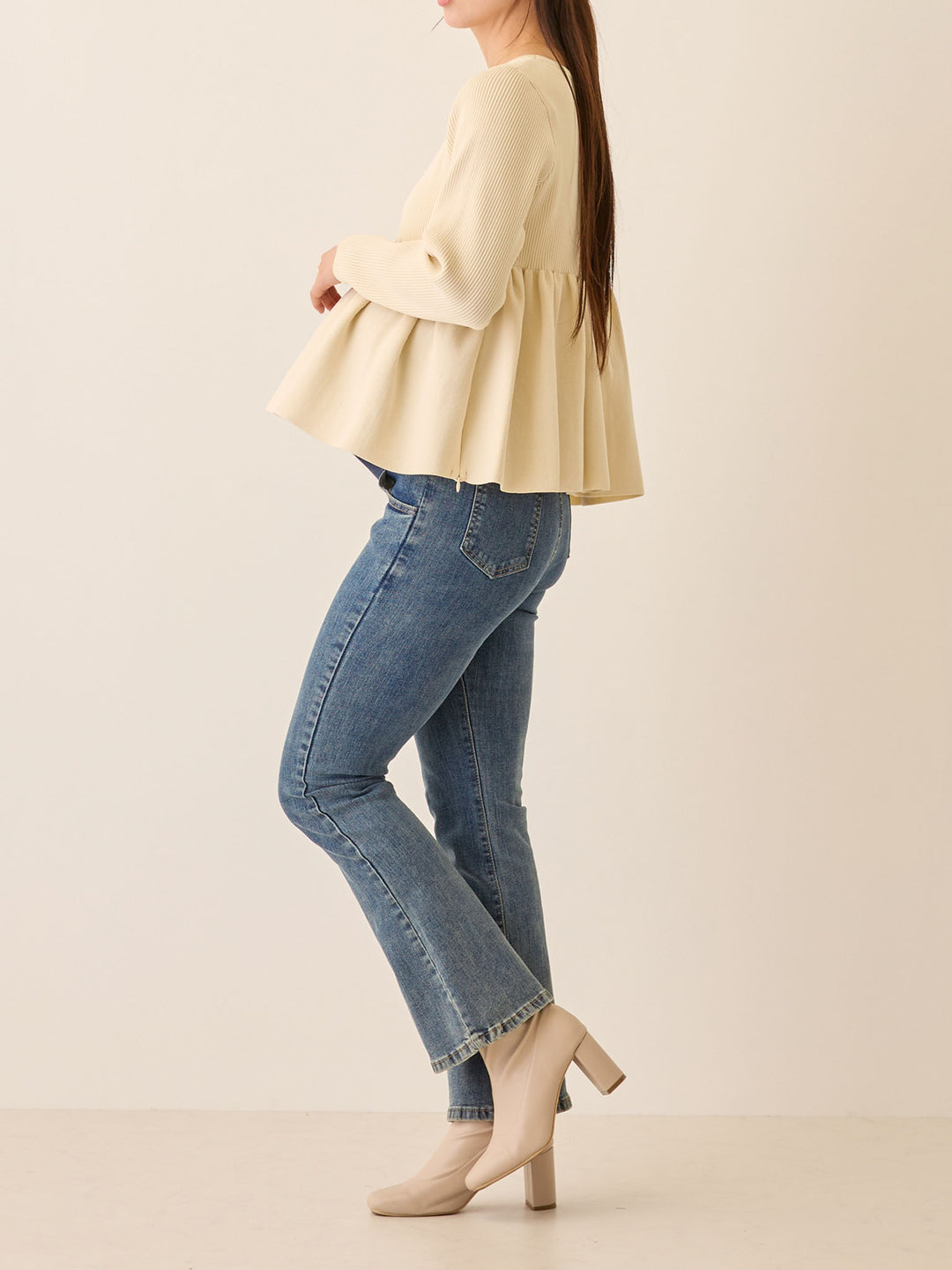 ペプラムニットトップス Ivory