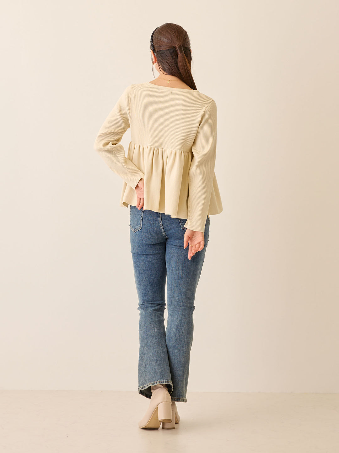 ペプラムニットトップス Ivory