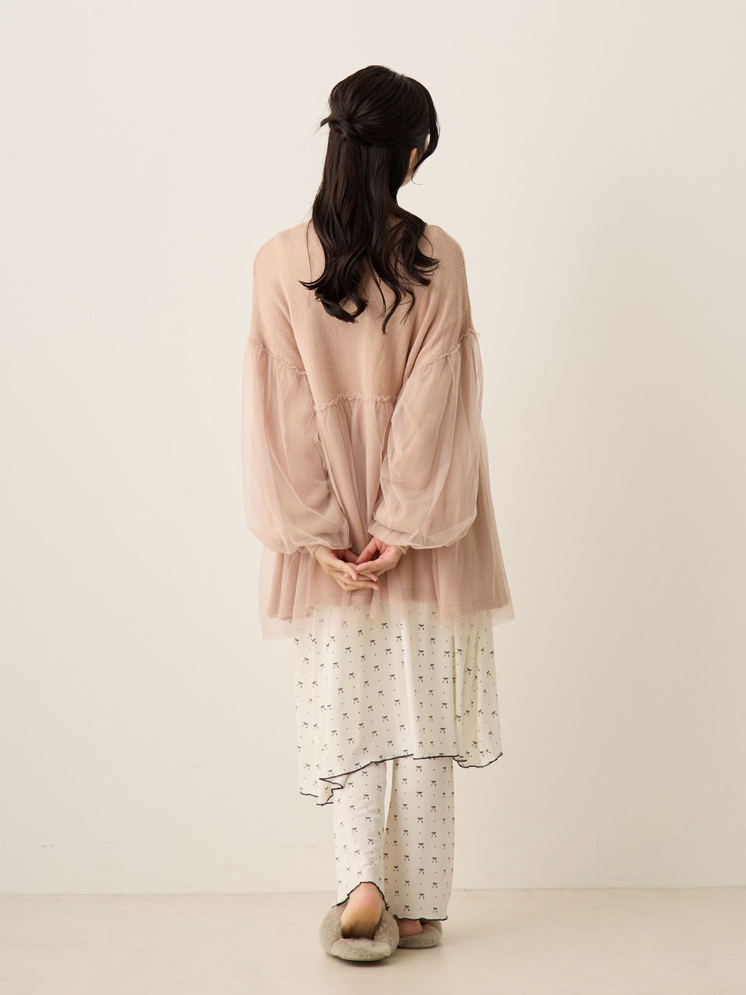 灰粉色薄纱开衫