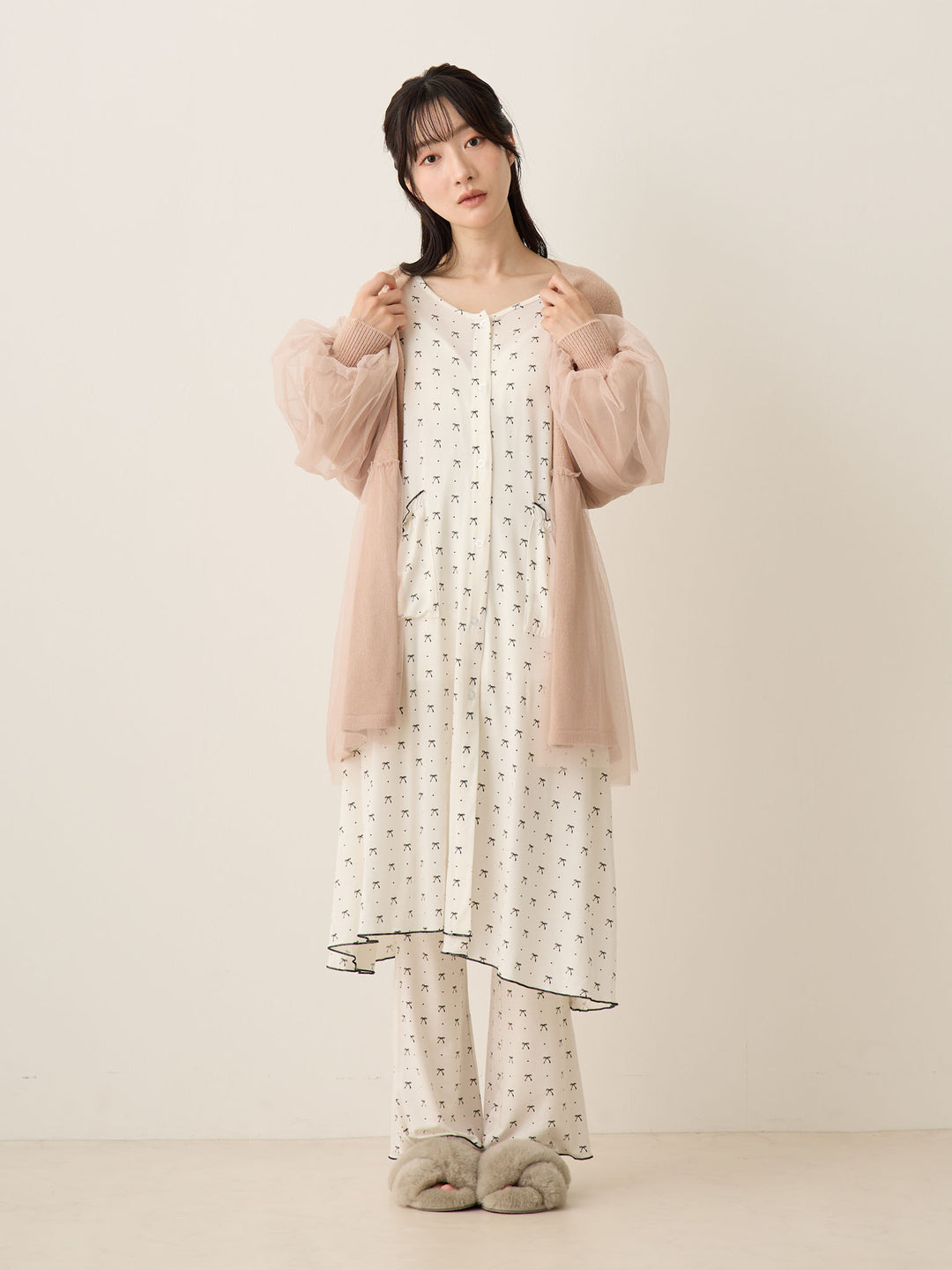 灰粉色薄纱开衫