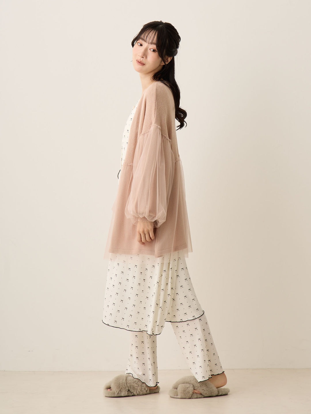 灰粉色薄纱开衫