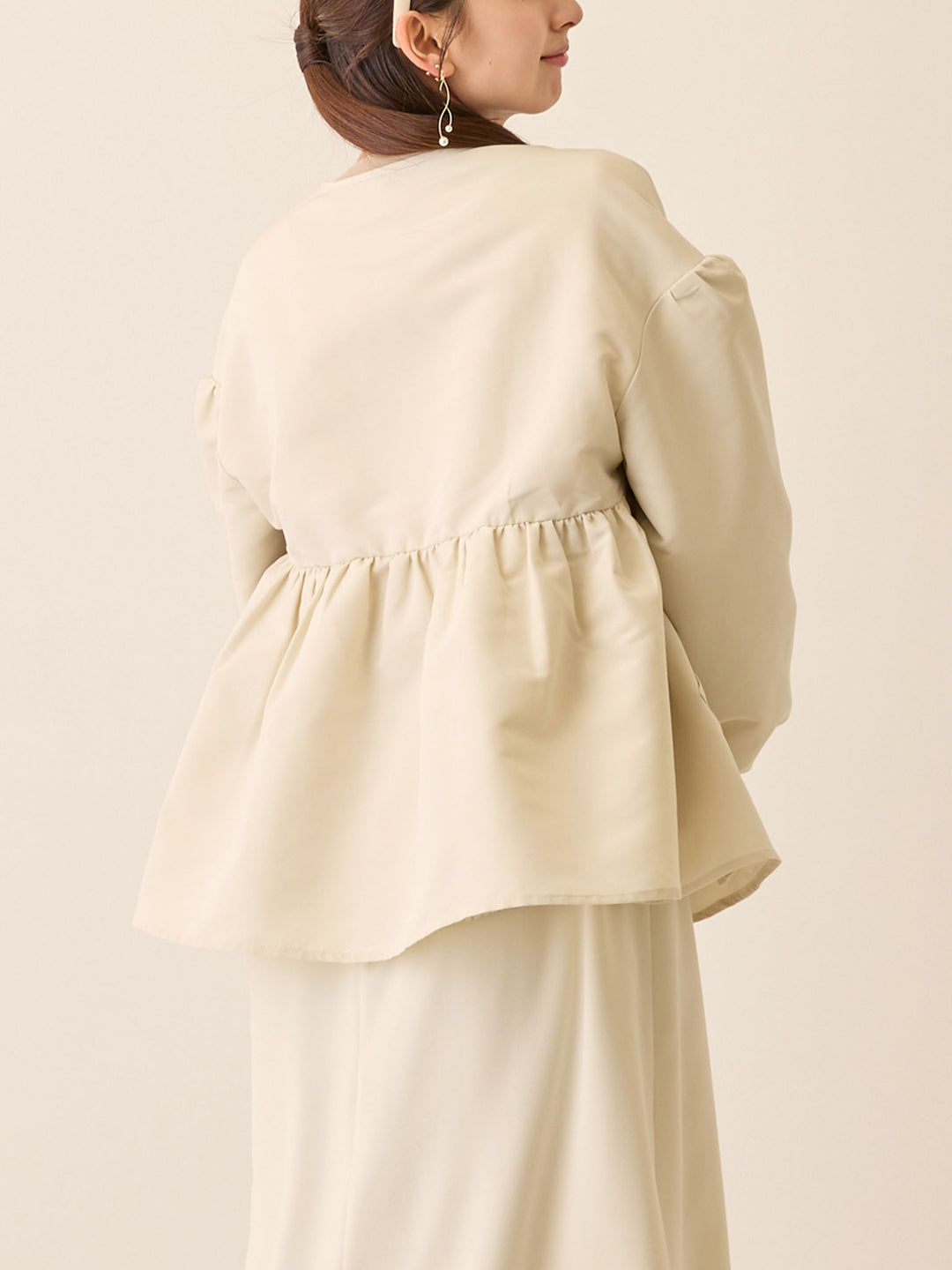 フード付きペプラムライトアウター Ivory