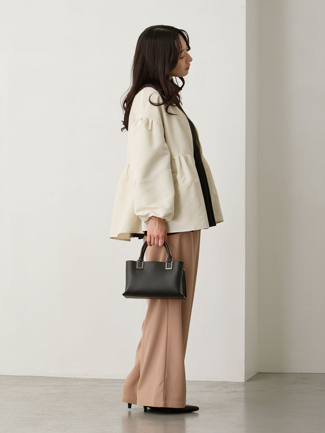 フード付きペプラムライトアウター Ivory