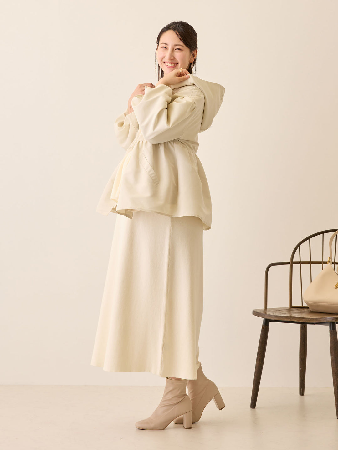 フード付きペプラムライトアウター Ivory