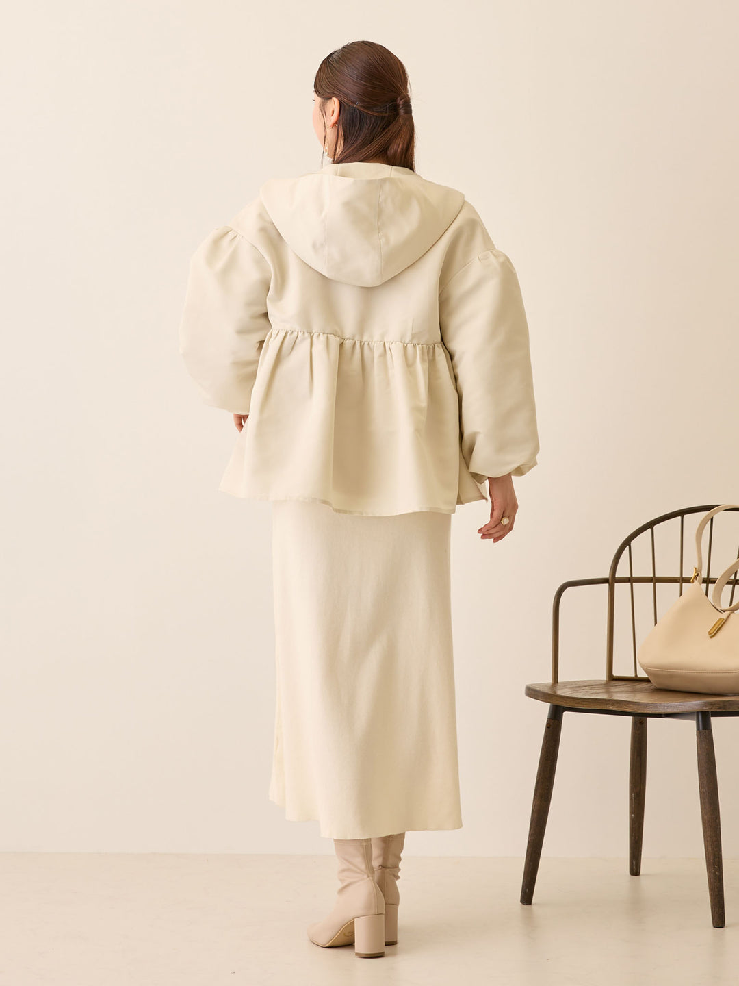 フード付きペプラムライトアウター Ivory