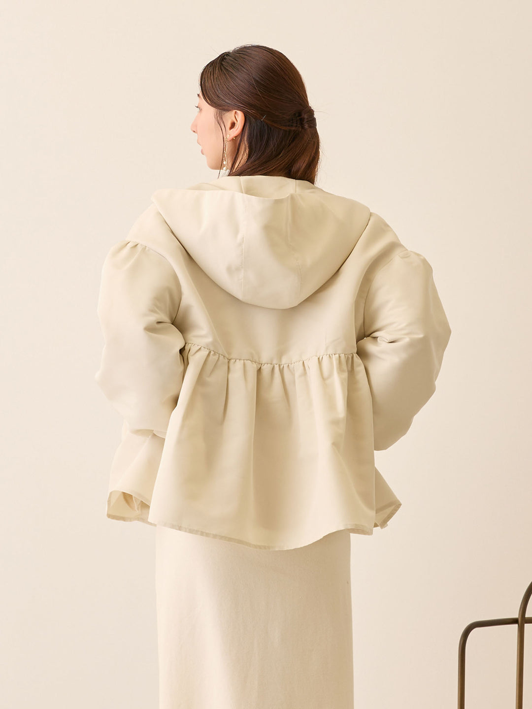 フード付きペプラムライトアウター Ivory