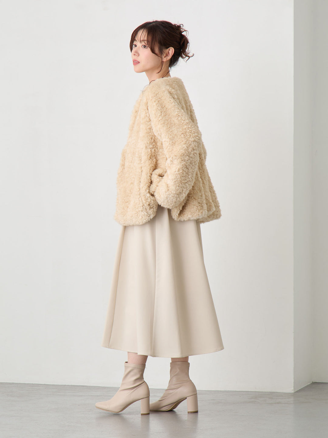 ダッカー付きフラッフィーアウター Beige