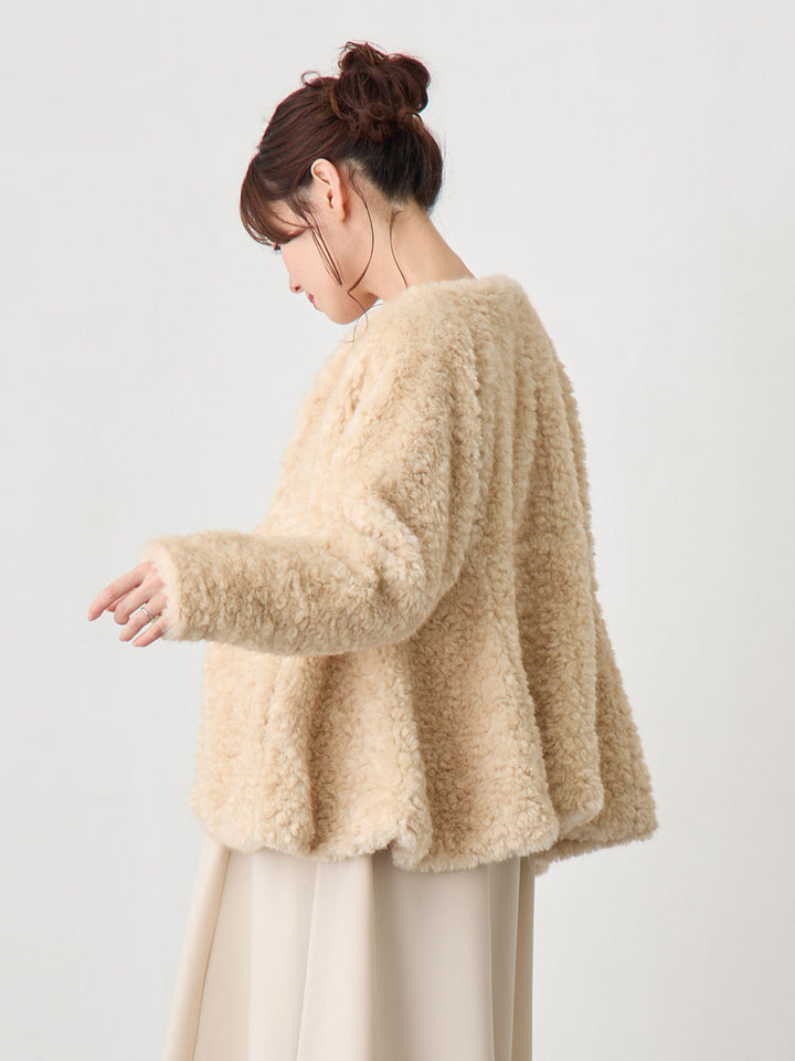 ダッカー付きフラッフィーアウター Beige