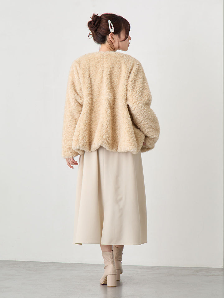 ダッカー付きフラッフィーアウター Beige