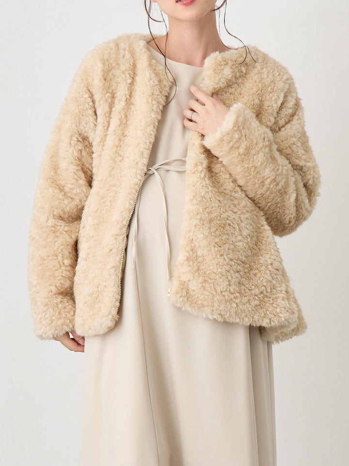ダッカー付きフラッフィーアウター Beige