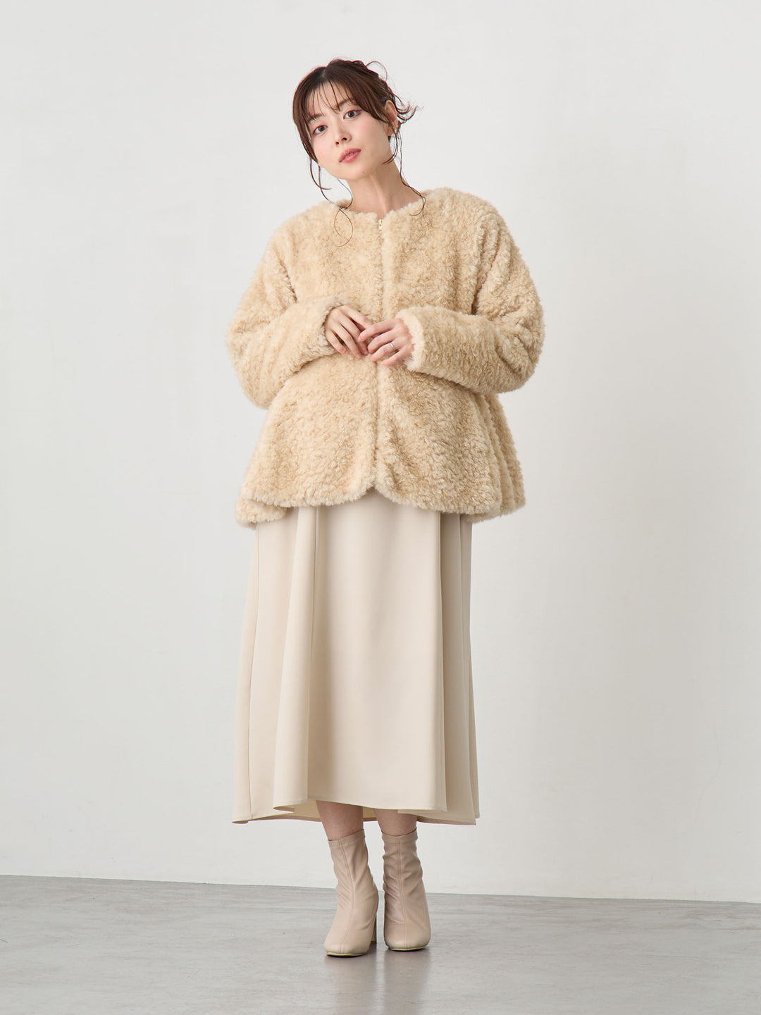 ダッカー付きフラッフィーアウター Beige