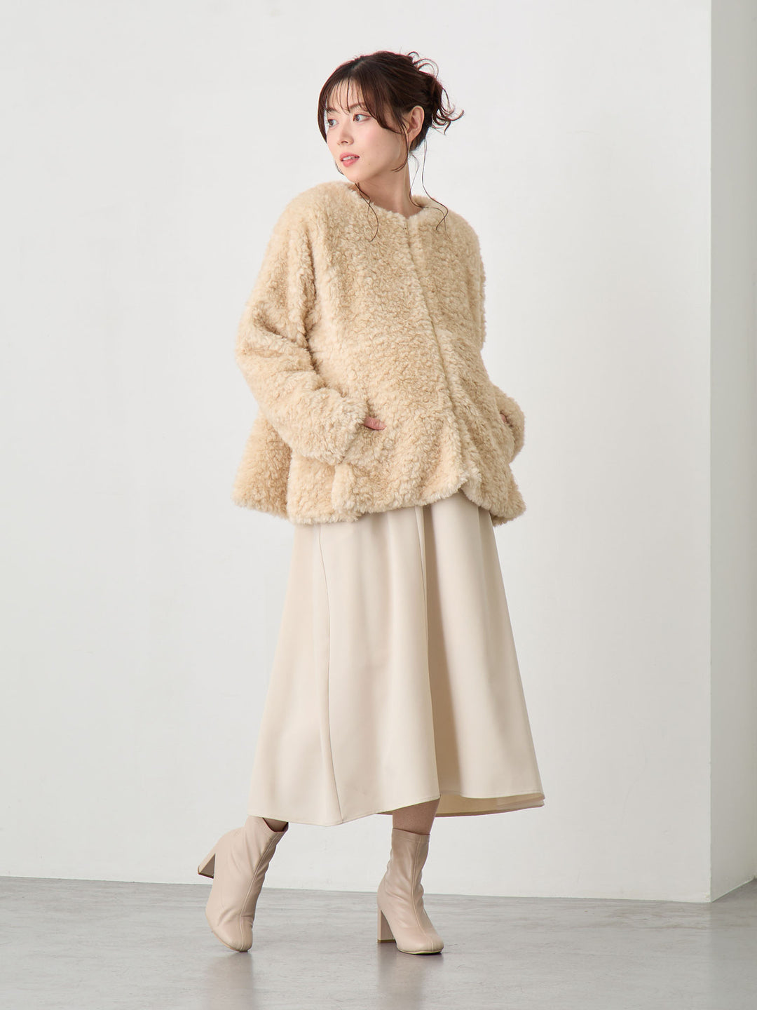 ダッカー付きフラッフィーアウター Beige