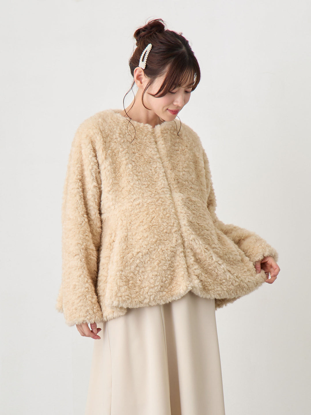 ダッカー付きフラッフィーアウター Beige