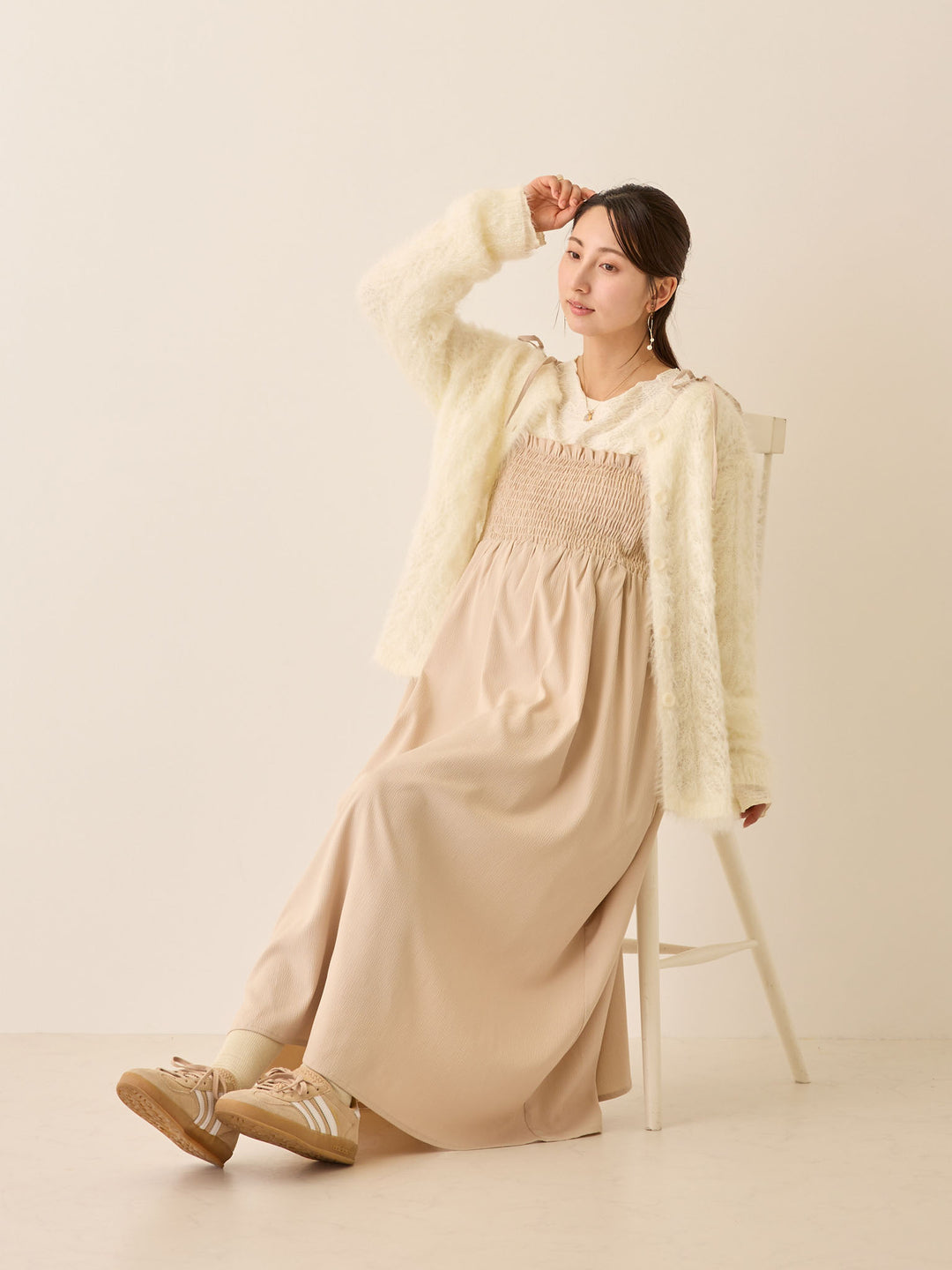 リボン付きニットカーデ White