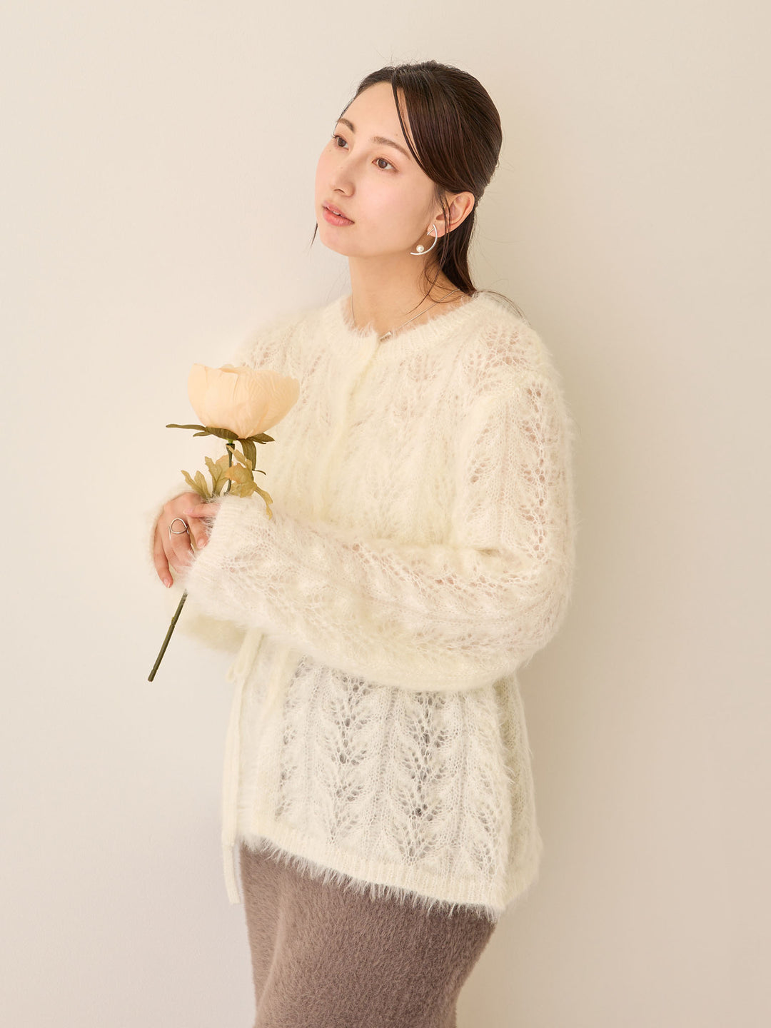 リボン付きニットカーデ White