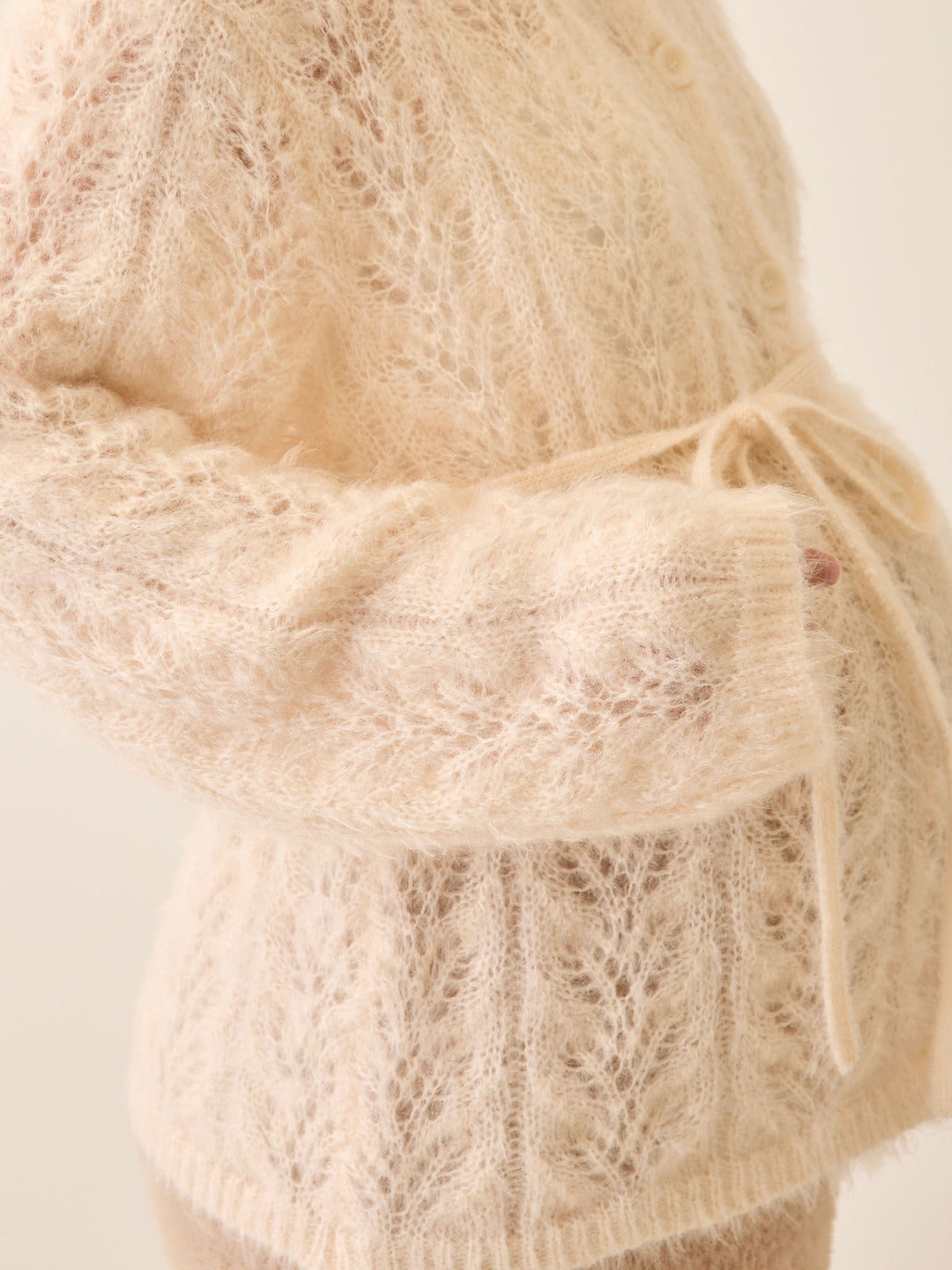 リボン付きニットカーデ White