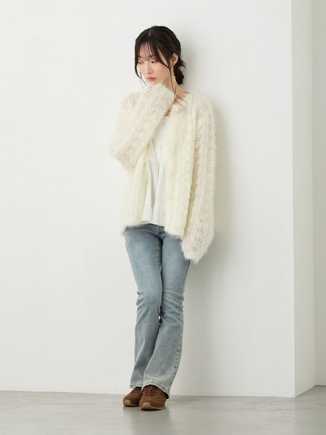 リボン付きニットカーデ White