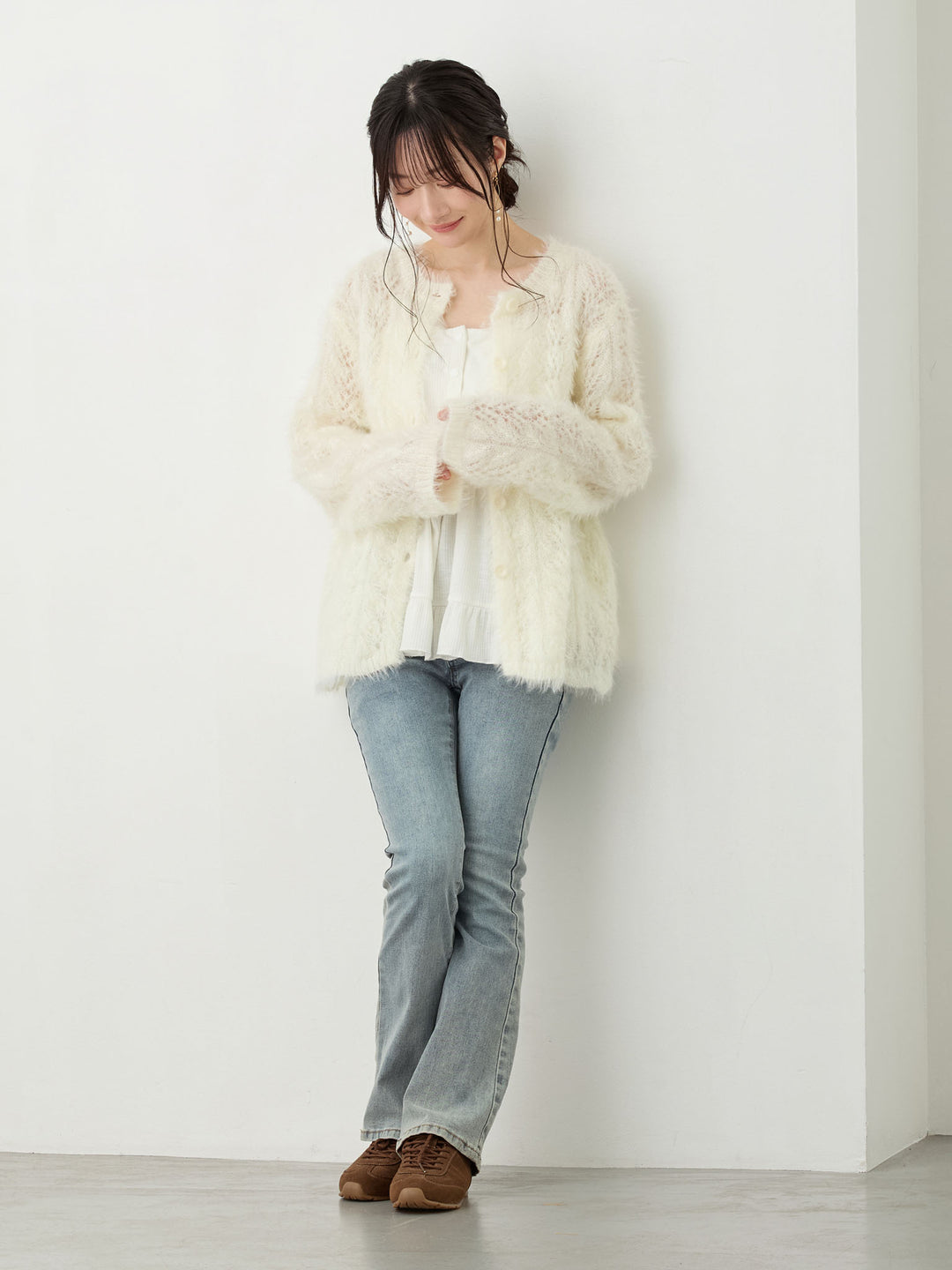 リボン付きニットカーデ White