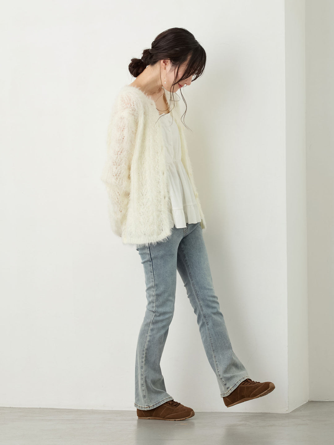 リボン付きニットカーデ White