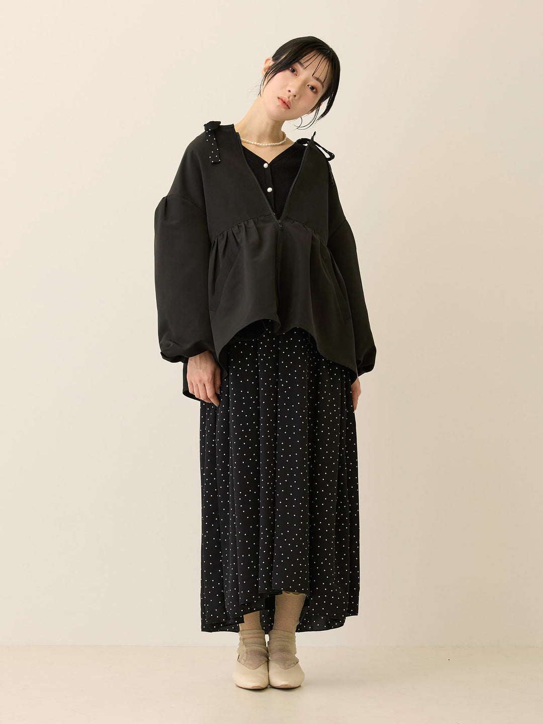 フード付きペプラムライトアウター Black