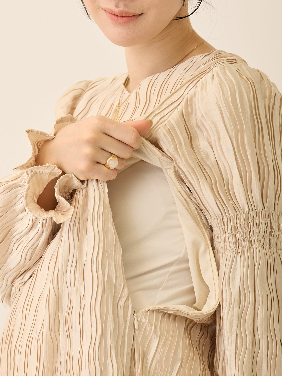 ハートネックプリーツワンピース Beige