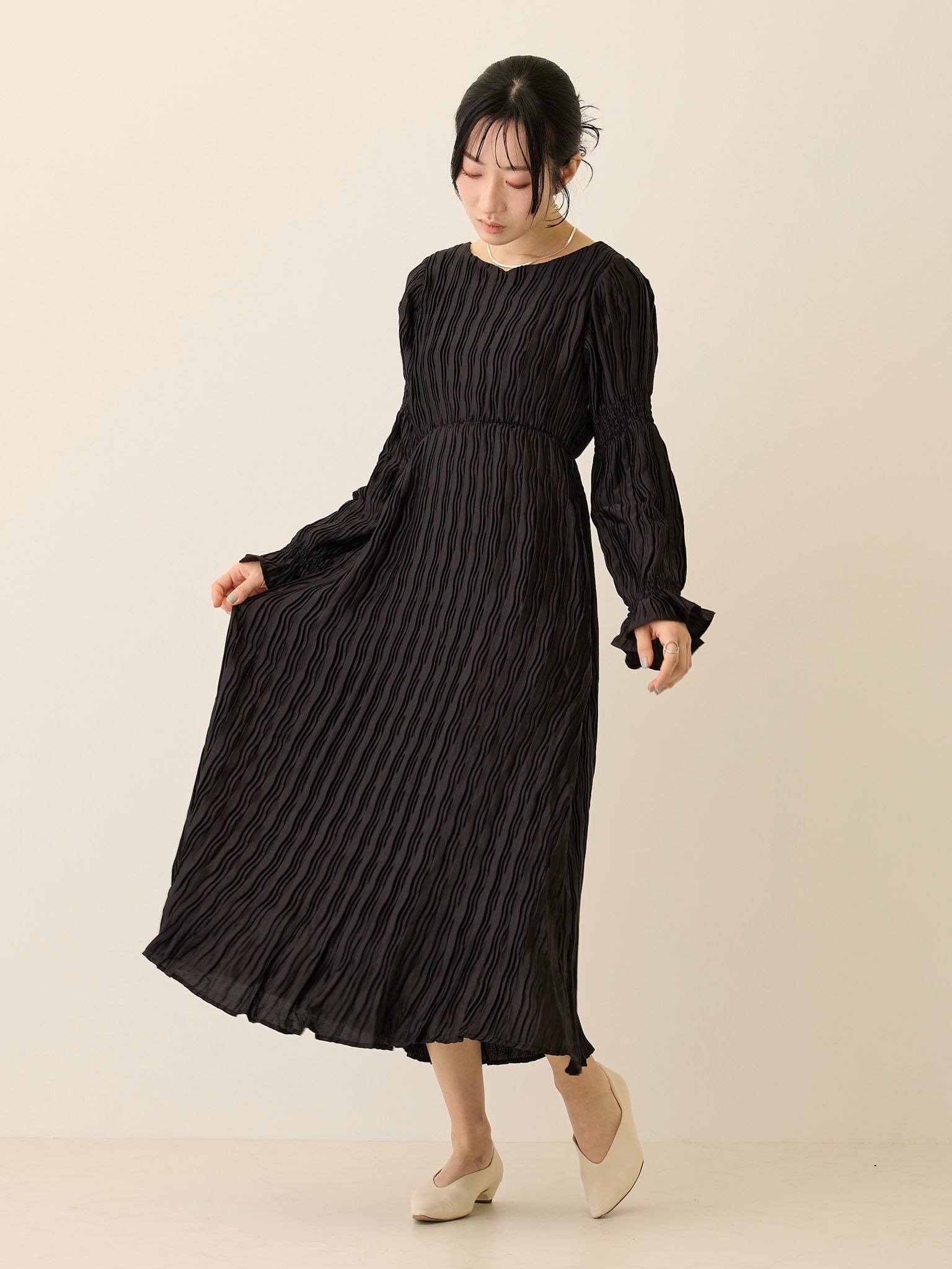 ハートネックプリーツワンピース Black