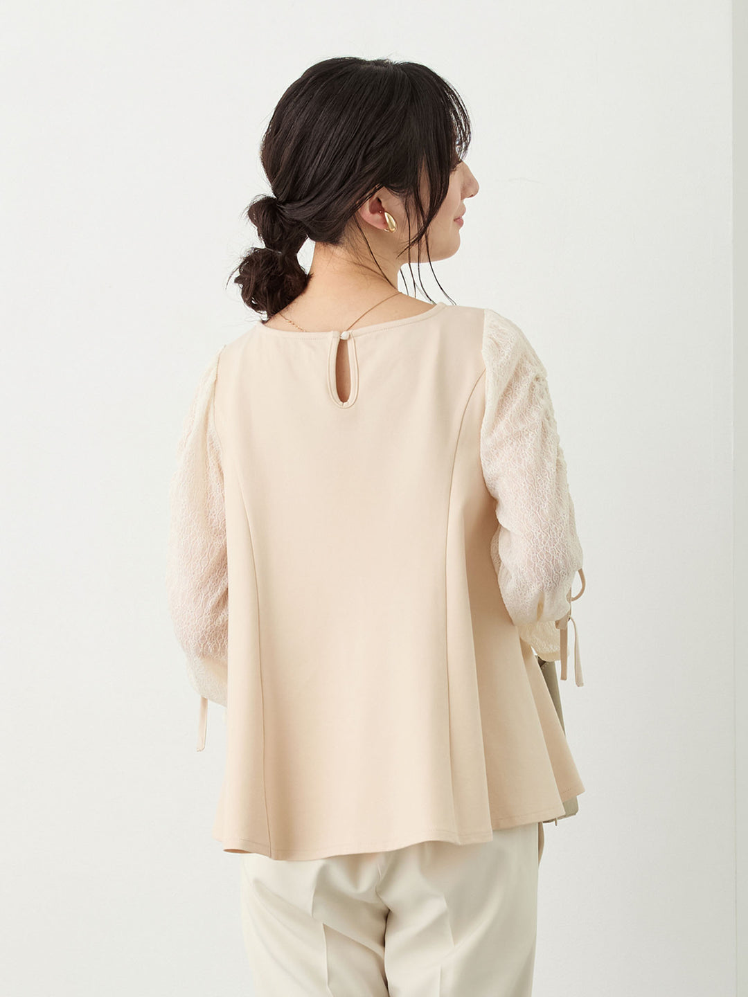 シャーリング袖レーストップス Beige