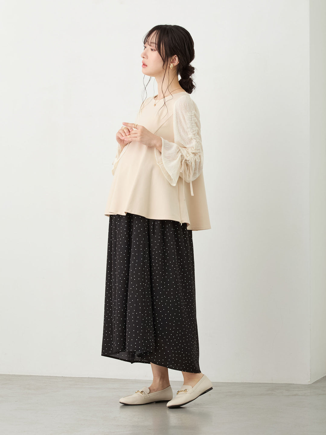 シャーリング袖レーストップス Beige