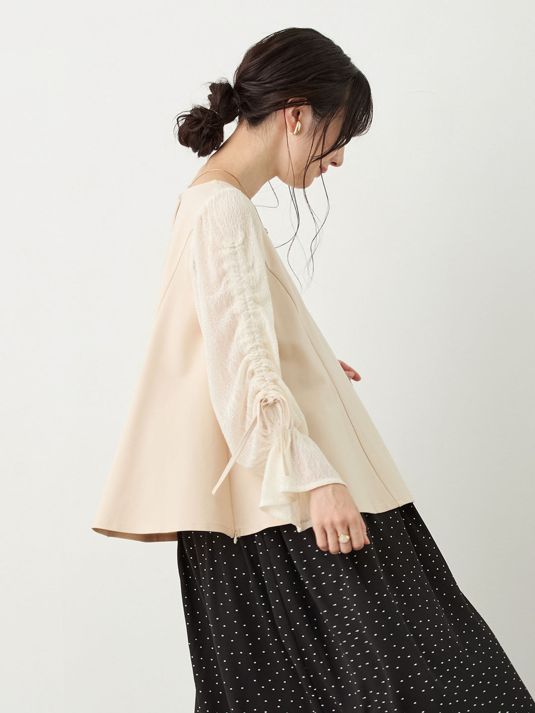 シャーリング袖レーストップス Beige