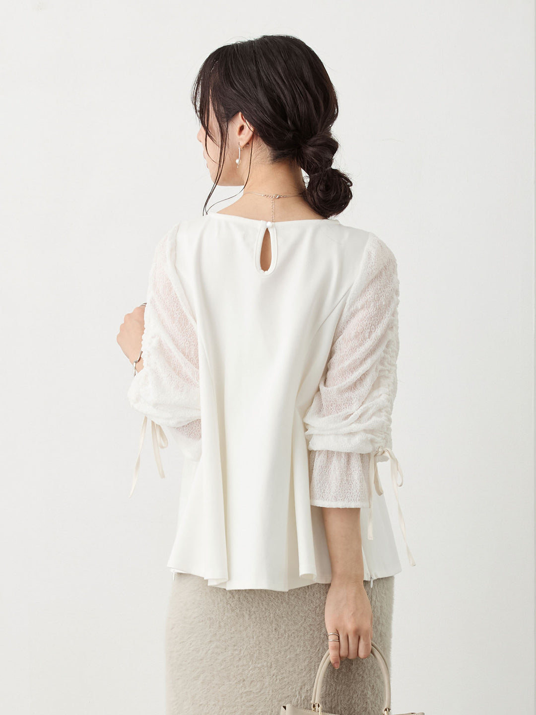 シャーリング袖レーストップス White