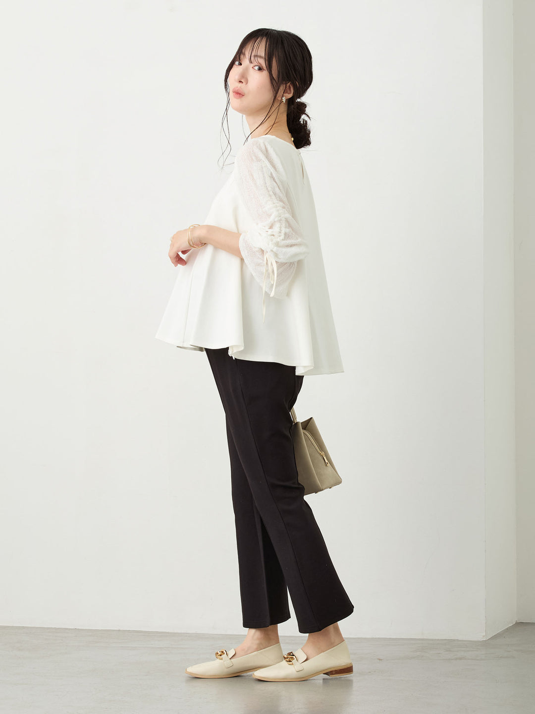 シャーリング袖レーストップス White