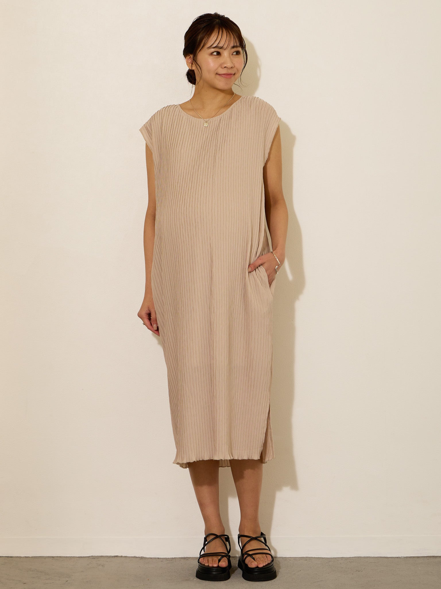 マタニティ・授乳服】ノースリーブプリーツワンピース Light マタニティ・授乳服】ノースリーブプリーツワンピース Light