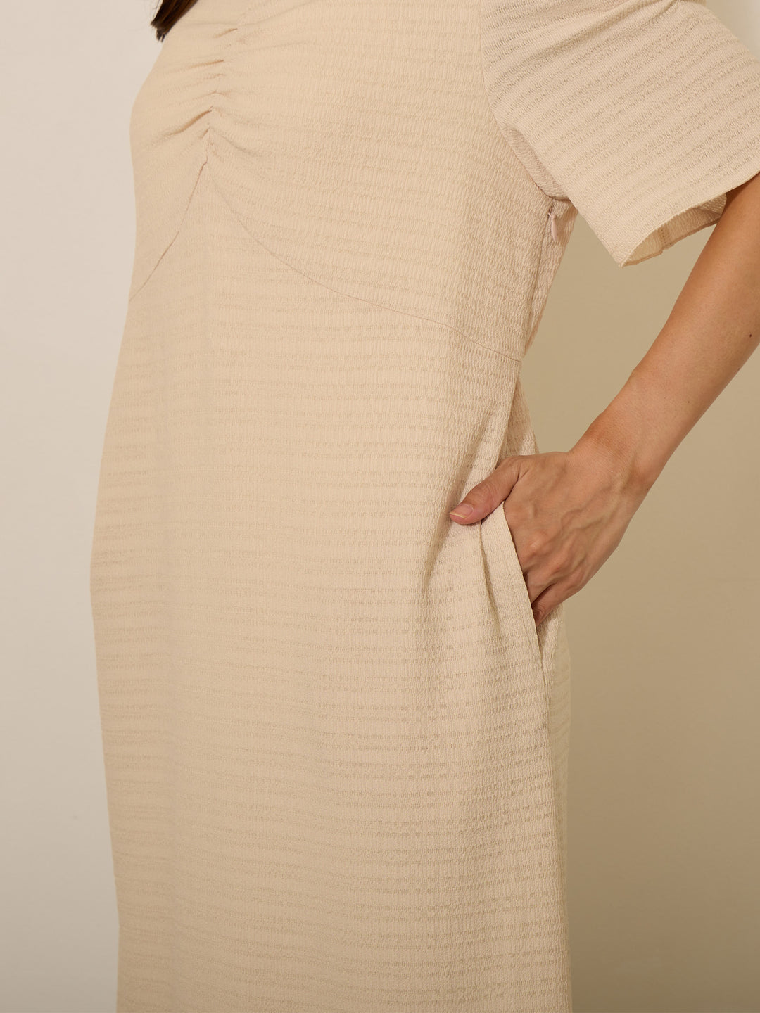 [Maternity/nursing clothes] Power shoulder I-line dress Beige 