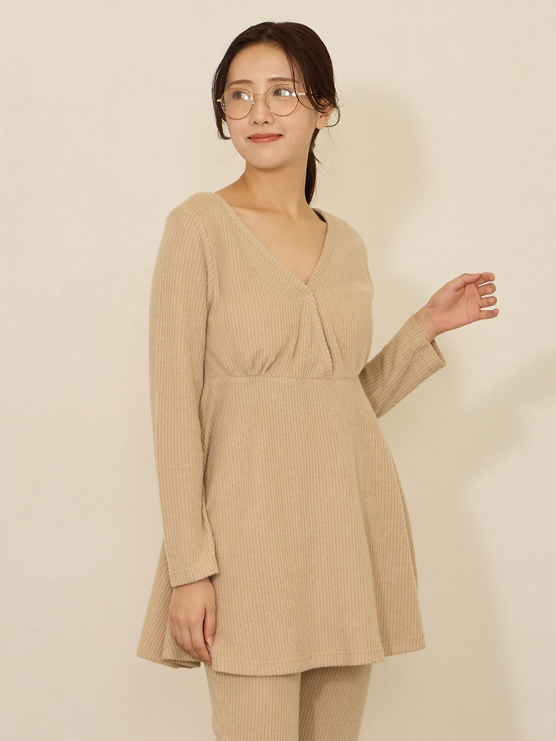 [Maternity/Nursing Clothes] Room tops with cups that stay in place Beige