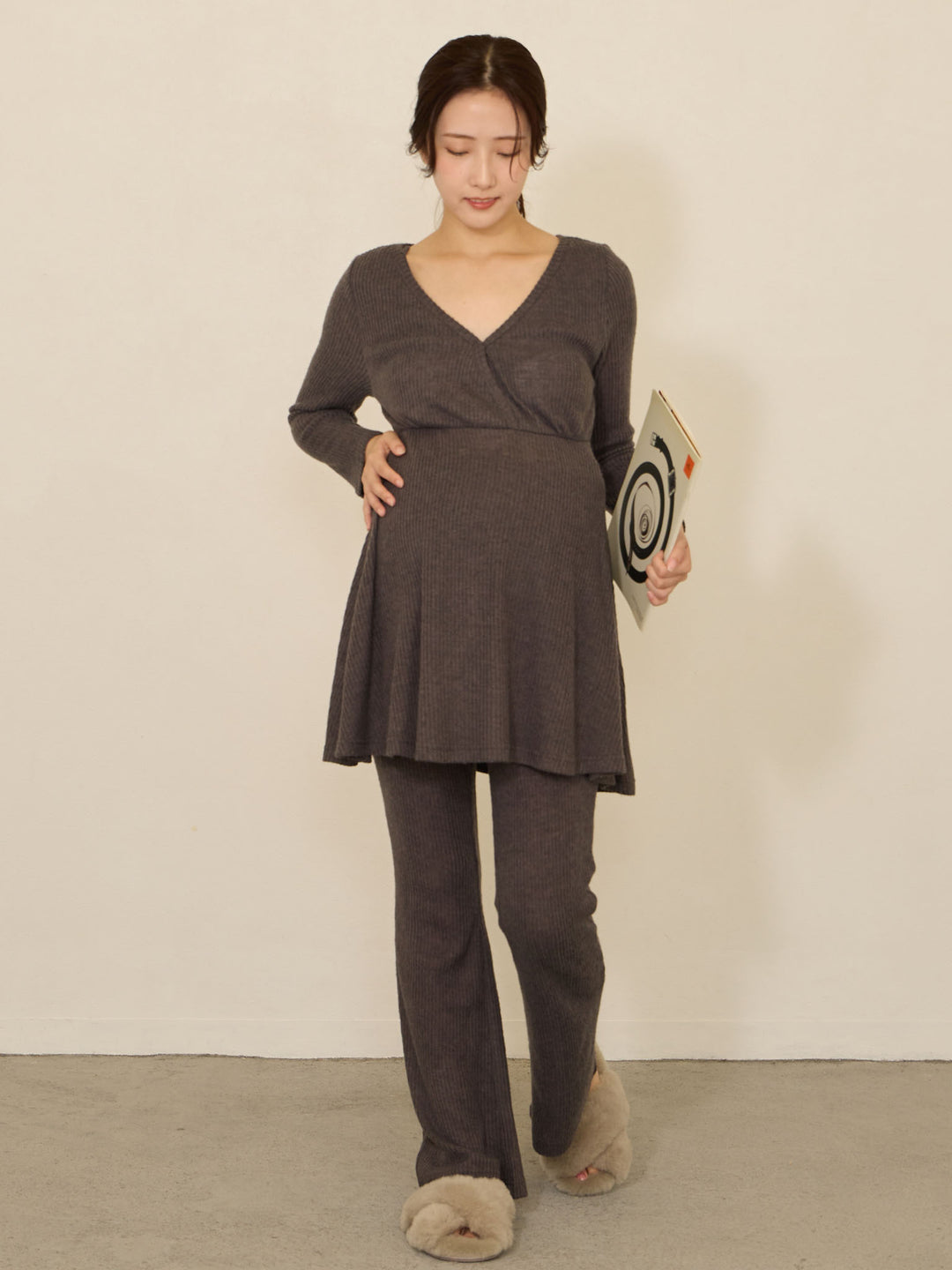 [Maternity/Nursing Clothes] Room tops with cups that stay in place Charcoal Gray