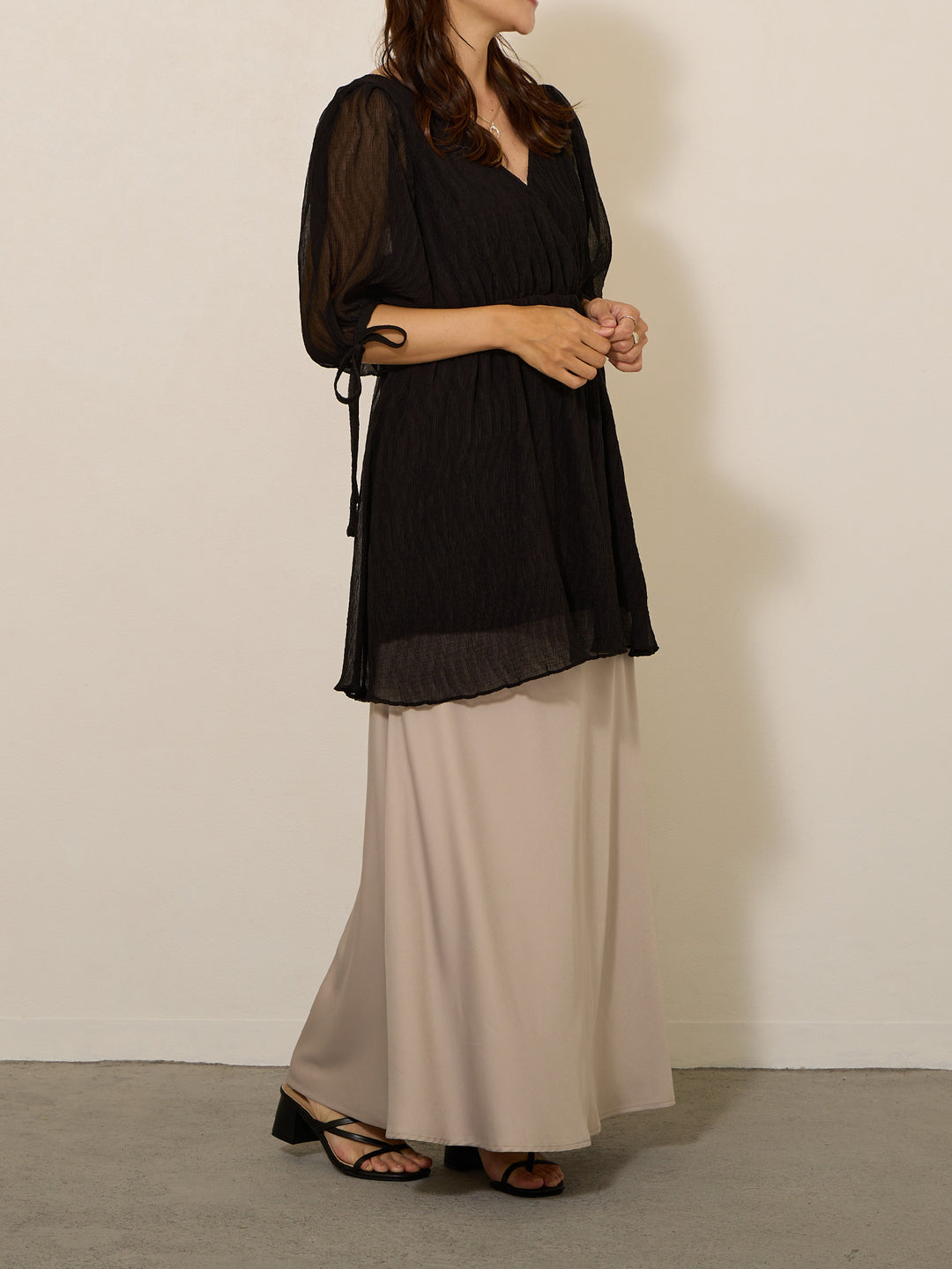 [Maternity/Nursing Clothes] Cache-coeur sleeve ribbon blouse Black 