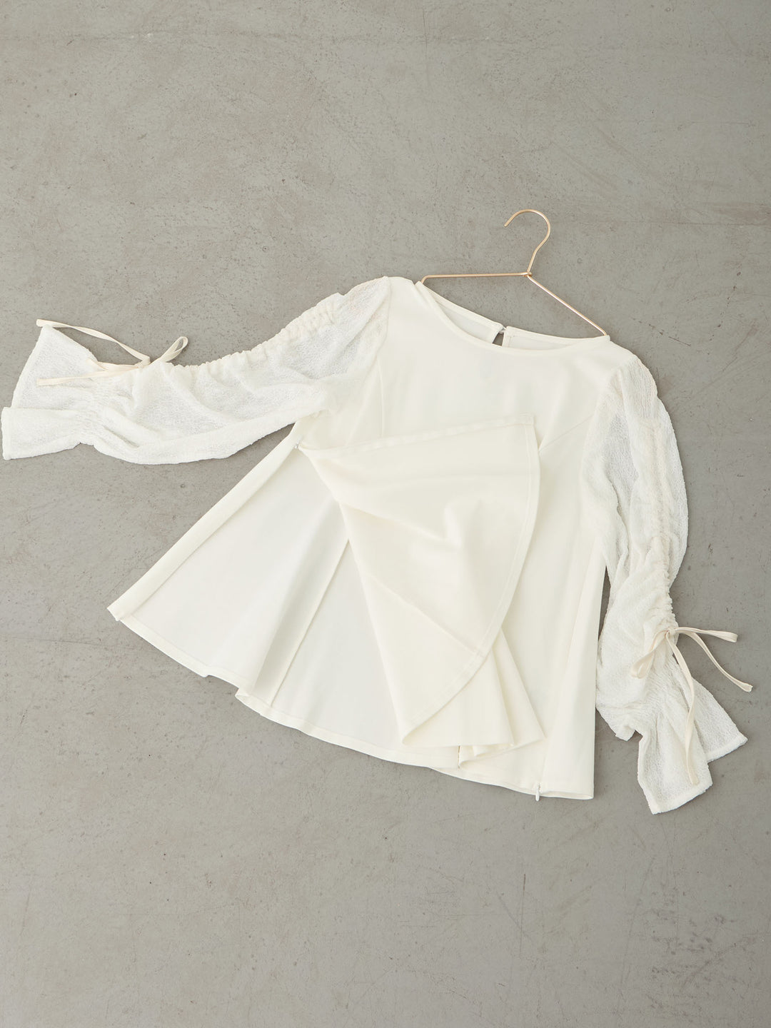 シャーリング袖レーストップス Beige