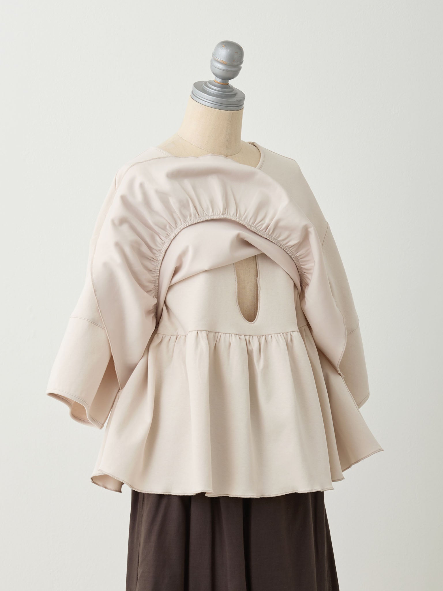 ペプラムフリル授乳Tシャツ Beige – honono for mom&baby