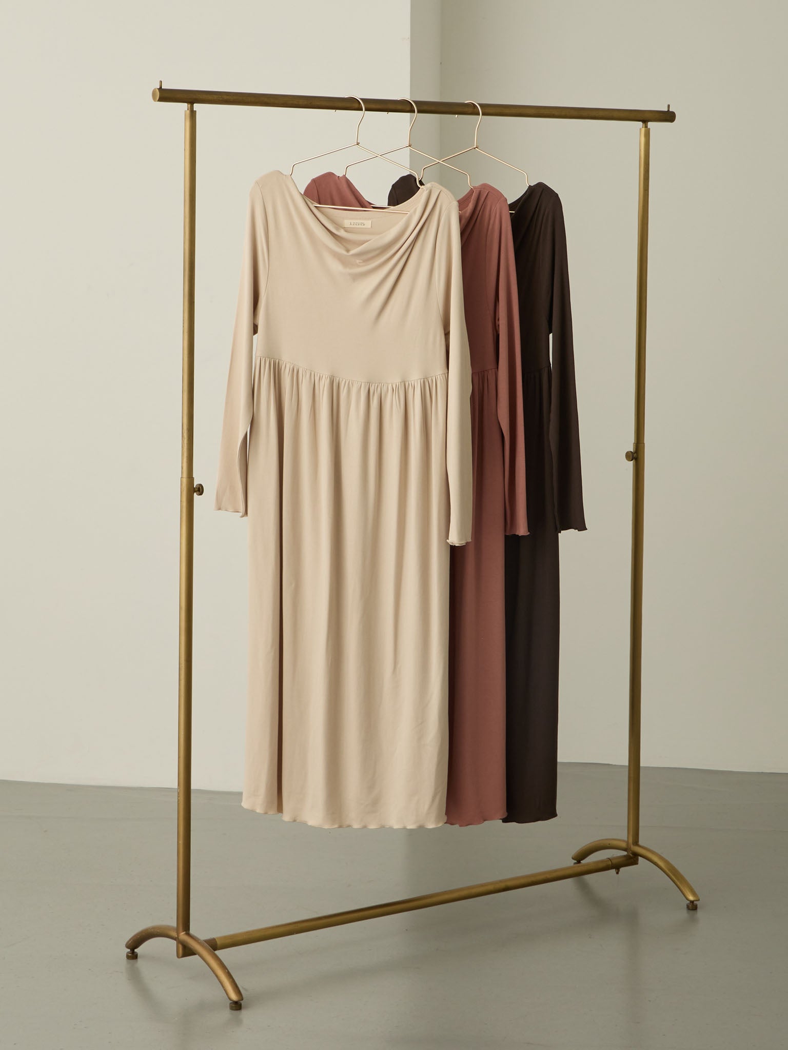 ドレープネックワンピース Charcoal – honono for mom&baby