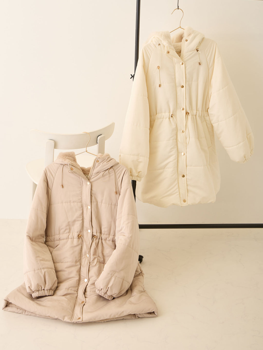 带鸭绒灰的衬垫外套