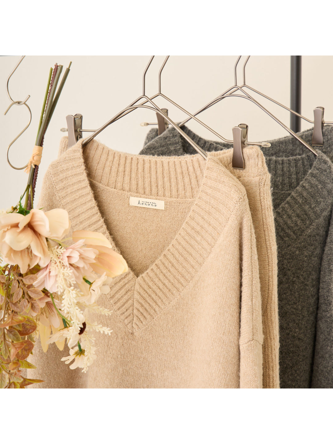 Vネックゆるニットトップス Gray