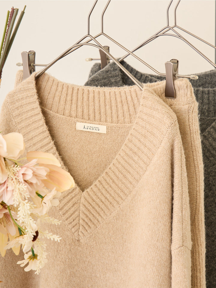 Vネックゆるニットトップス Beige