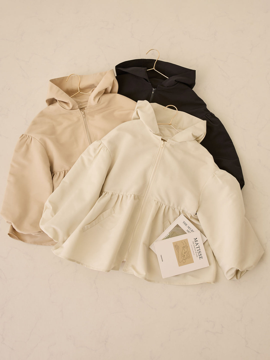 フード付きペプラムライトアウター Beige