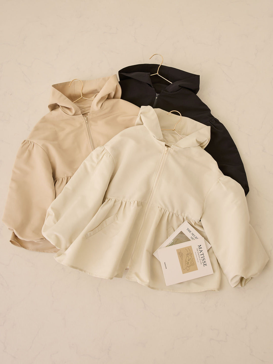 フード付きペプラムライトアウター Black