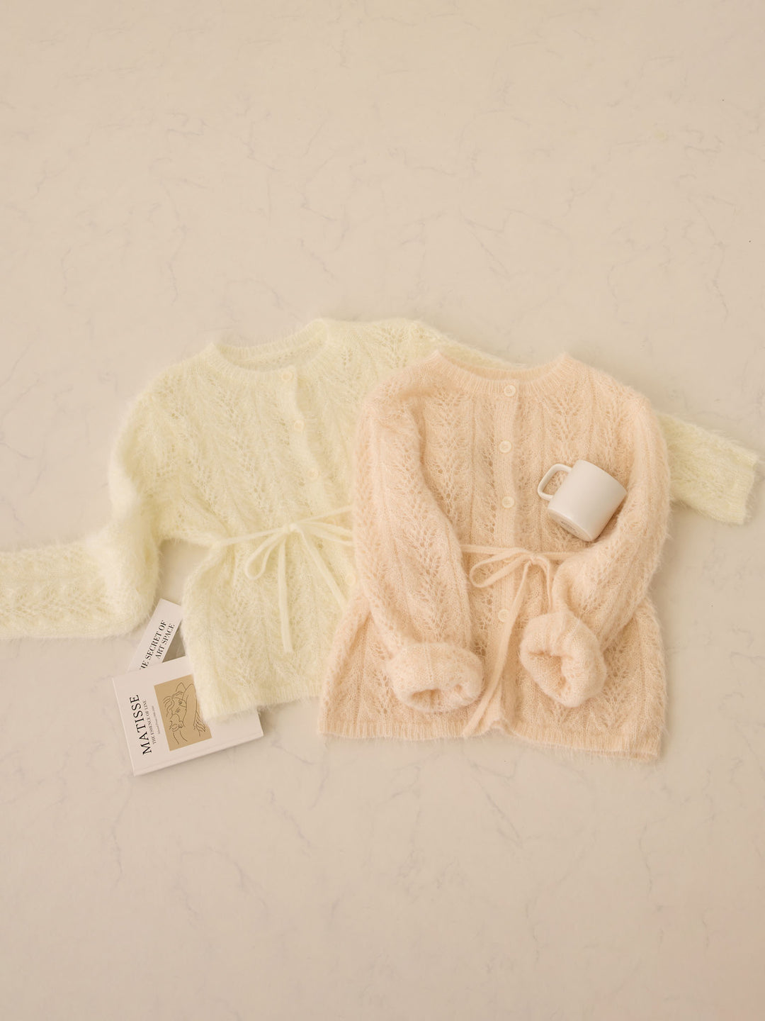 リボン付きニットカーデ White